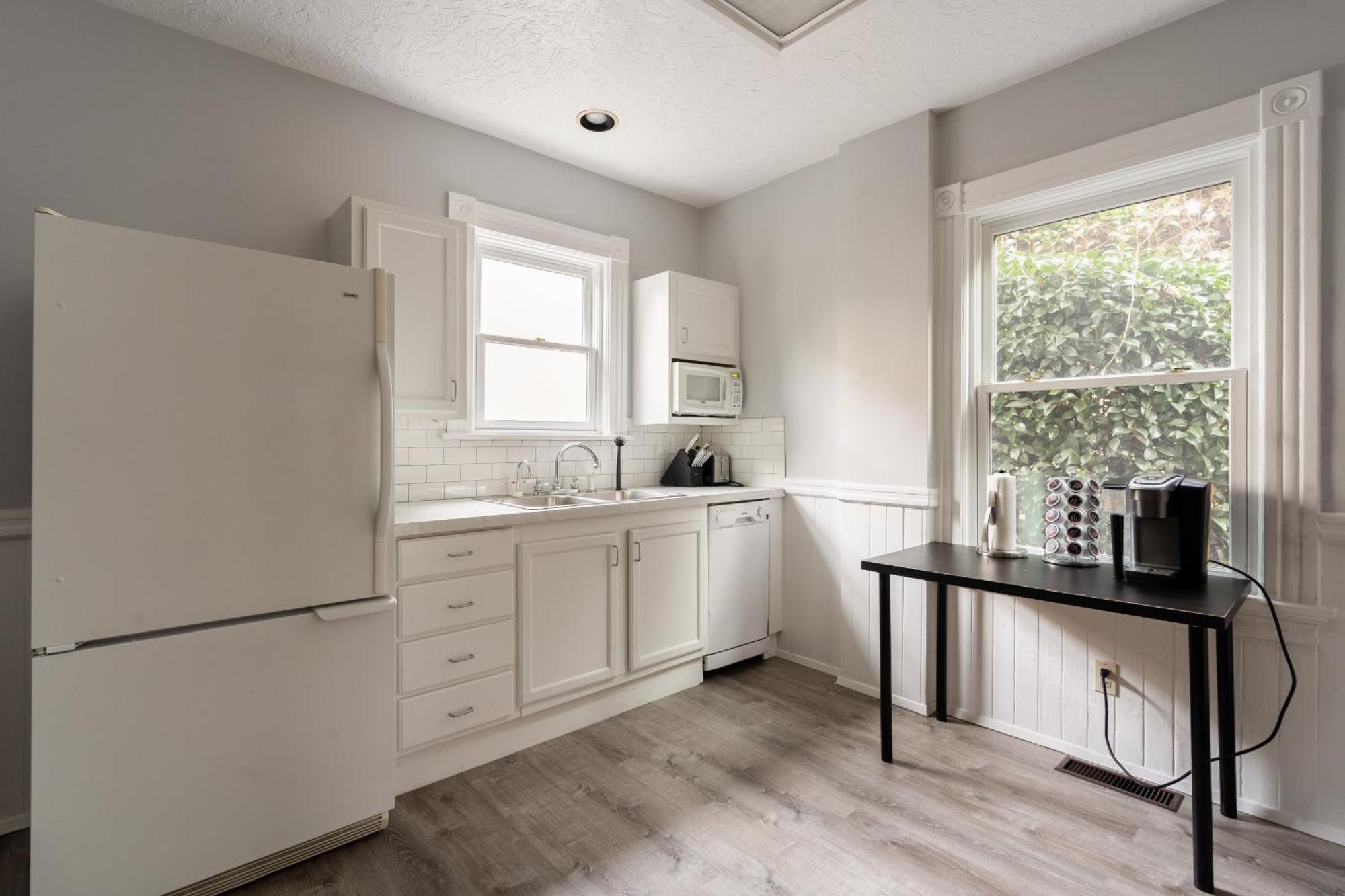 Collection - Historic Pdx - Sleeps 10, Perfect Location Portland