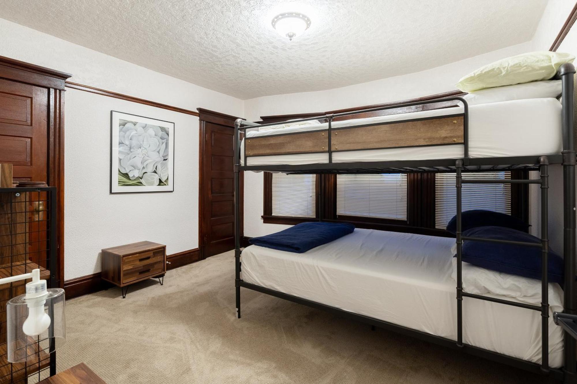 Collection - Historic Pdx - Sleeps 10, Perfect Location Portland