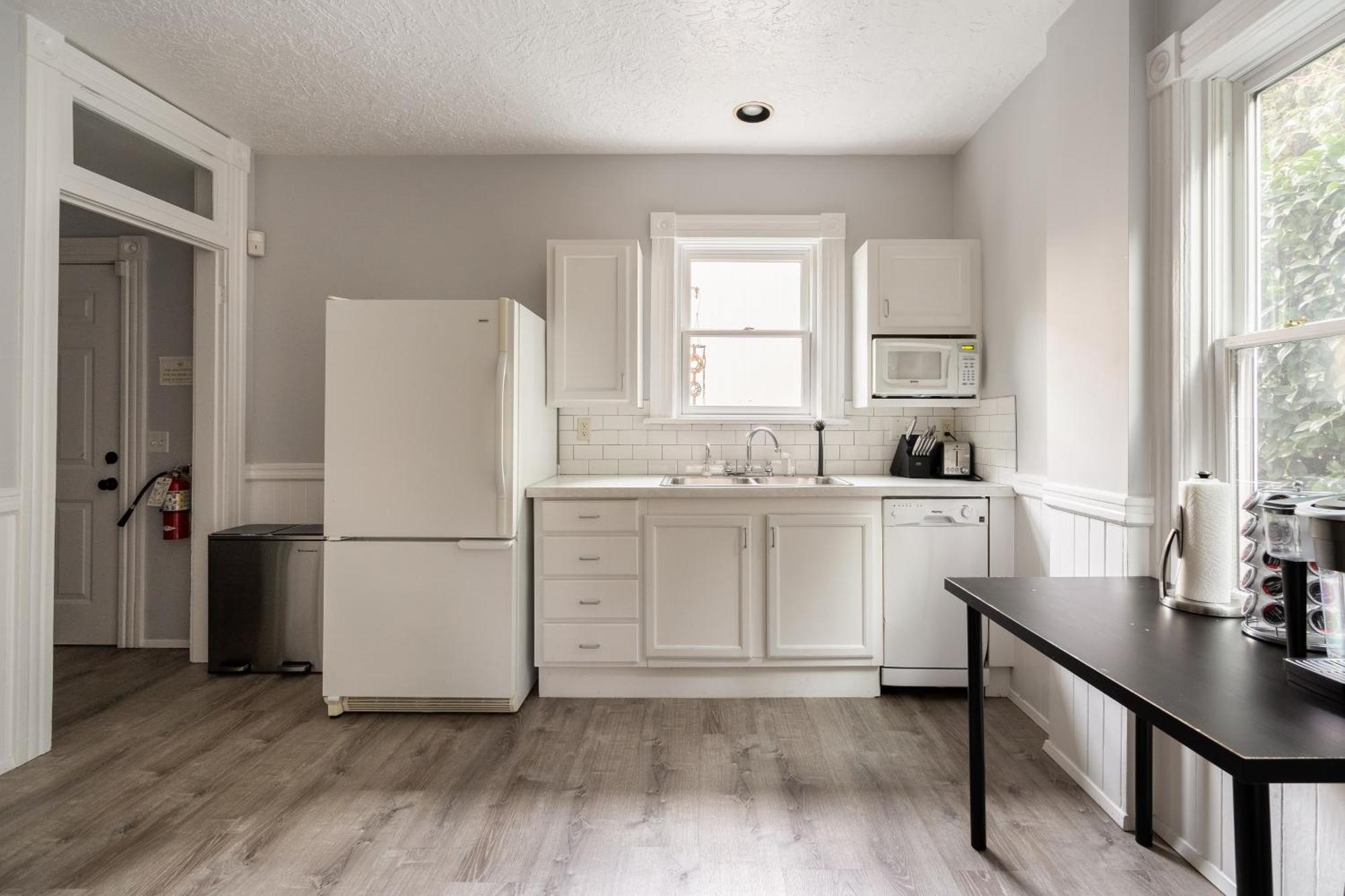 Collection - Historic Pdx - Sleeps 10, Perfect Location Holiday home *