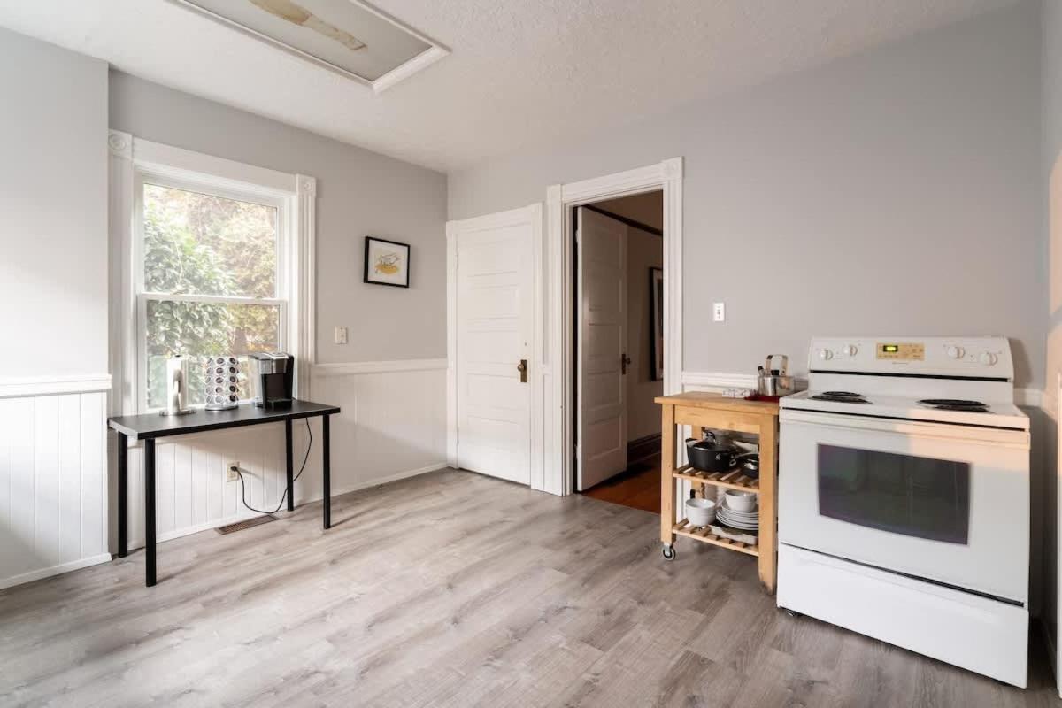 Collection - Historic Pdx - Sleeps 10, Perfect Location Holiday home
