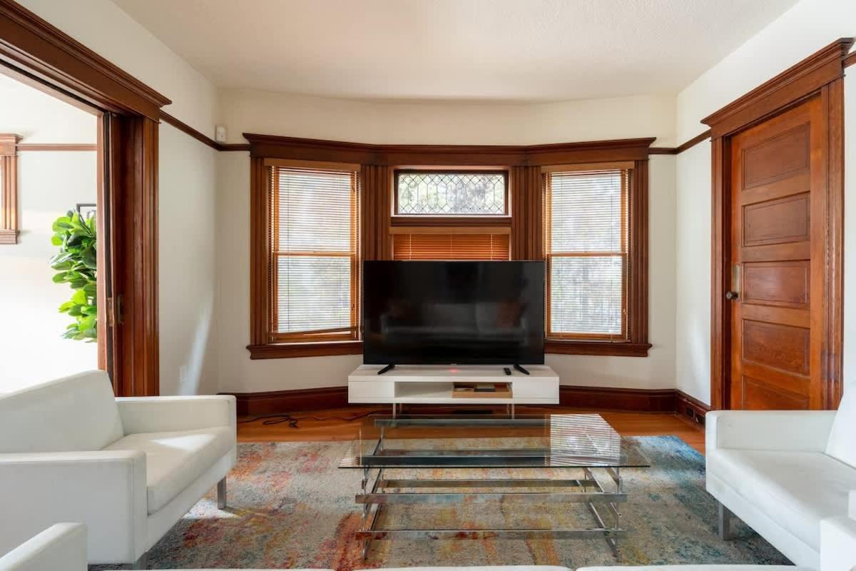 Collection - Historic Pdx - Sleeps 10, Perfect Location Holiday home