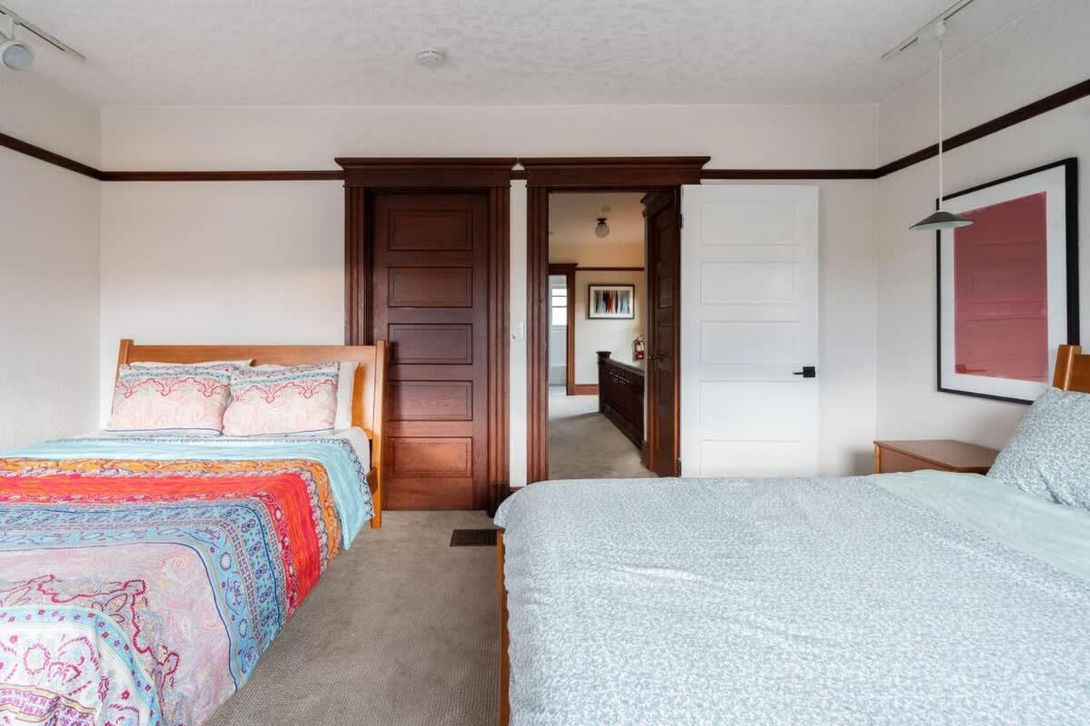 Collection - Historic Pdx - Sleeps 10, Perfect Location Holiday home